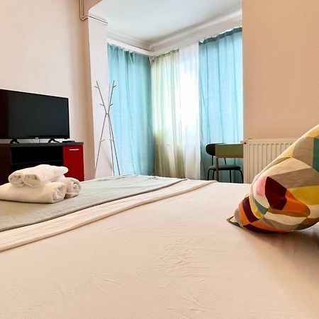 Downtown Unirii Square Private Economy Rooms With Shared Amenities Bucarest Exterior foto