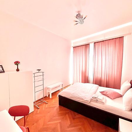Downtown Unirii Square Private Economy Rooms With Shared Amenities Bucarest Exterior foto