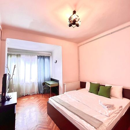 Downtown Unirii Square Private Economy Rooms With Shared Amenities Bucarest Exterior foto