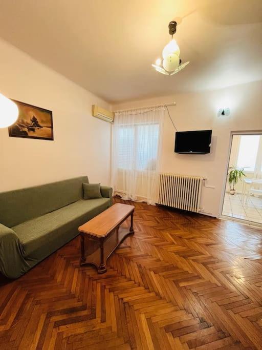 Downtown Unirii Square Private Economy Rooms With Shared Amenities Bucarest Exterior foto
