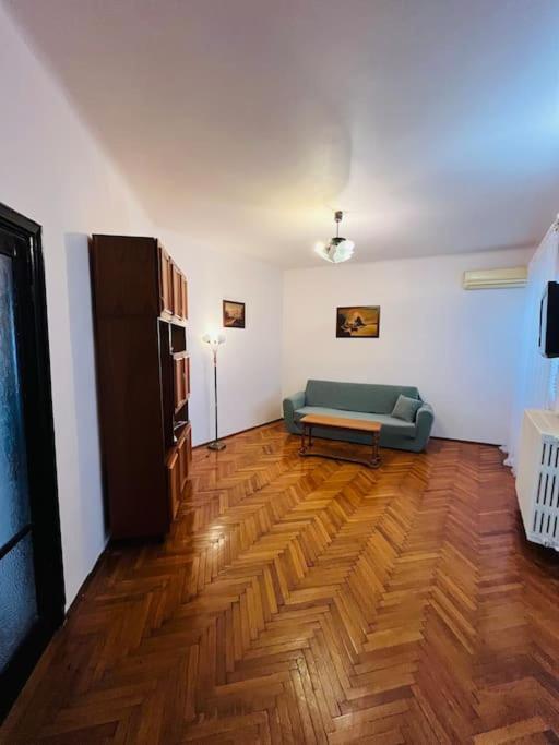 Downtown Unirii Square Private Economy Rooms With Shared Amenities Bucarest Exterior foto