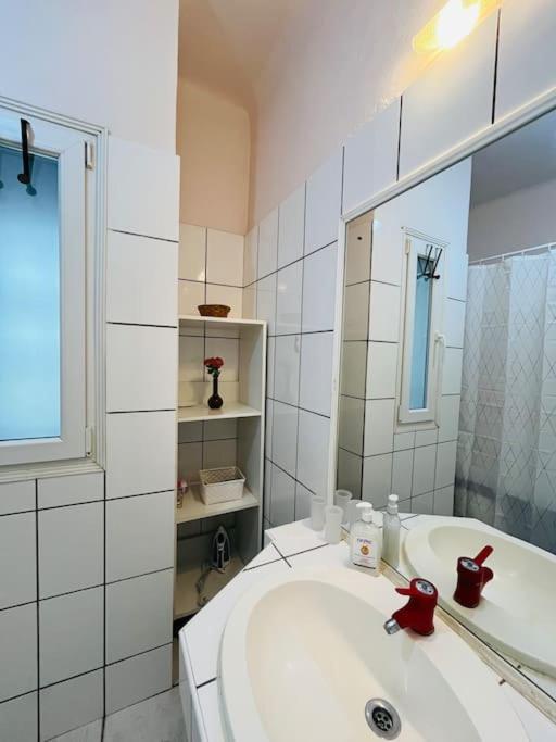 Downtown Unirii Square Private Economy Rooms With Shared Amenities Bucarest Exterior foto