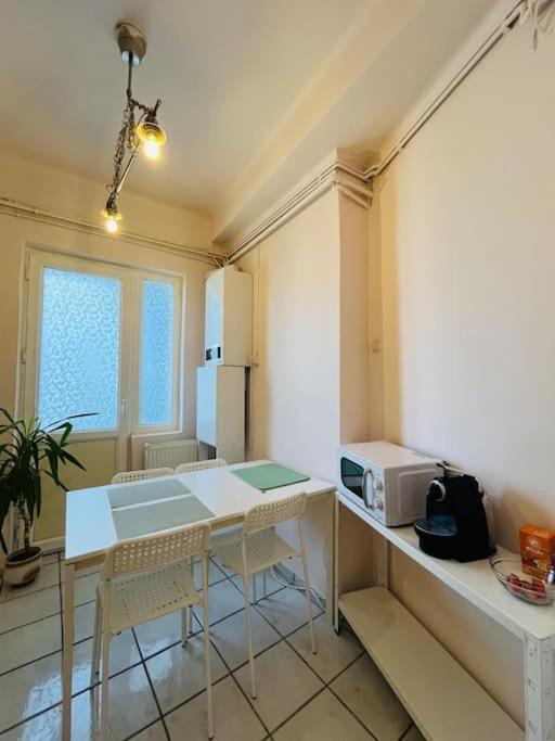 Downtown Unirii Square Private Economy Rooms With Shared Amenities Bucarest Exterior foto